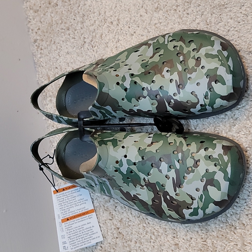 Crocs swiftwater came wave